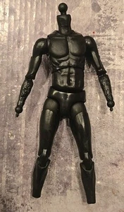 Mezco ONE:12 Atticus Doom Black Body Buck escala 1/12 Rumble Society - Imagen 1 de 2