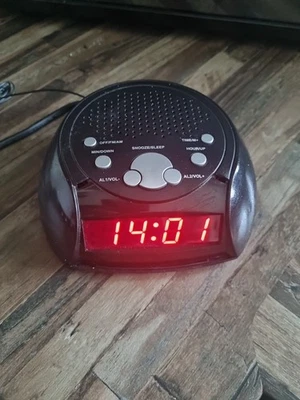 TESCO CR-106 Portable Digital Alarm Clock Radio - Image 1 of 4
