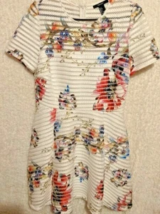 Forever 21 Fit & Flare Damenkleid Größe Large Blumenmuster Reißverschluss hinten elfenbein/pink - Bild 1 von 5