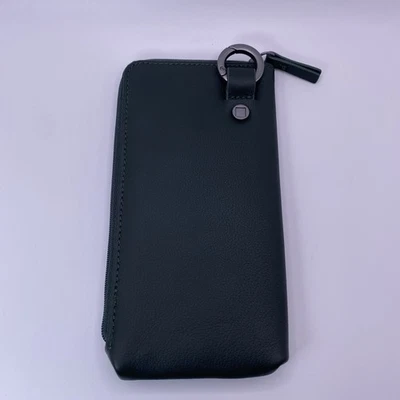 Gafas de sol con estuche suave de cuero Akoni con cremallera alrededor con mosquetón bolsillo acolchado Foto 1 de 4