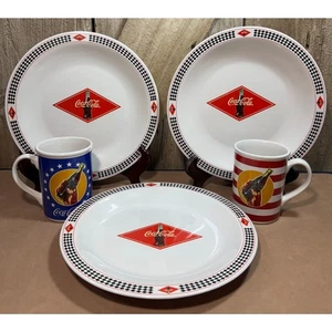 5-teiliges Vintage Coca-Cola Geschirr von Gibson 3 Speiseteller & 2 Kaffeetassen Tassen  - Bild 1 von 8