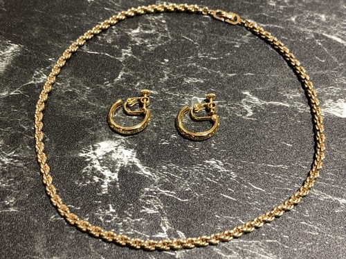 Orecchini merce Dior collana corteggi orecchini set