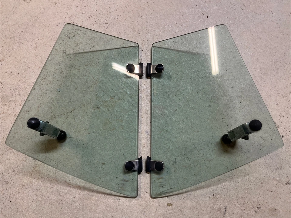 '70 - '74 Saab Sonett 3 водителя пассажира задняя четверть стекла с оборудованием - Изображение 1 из 4