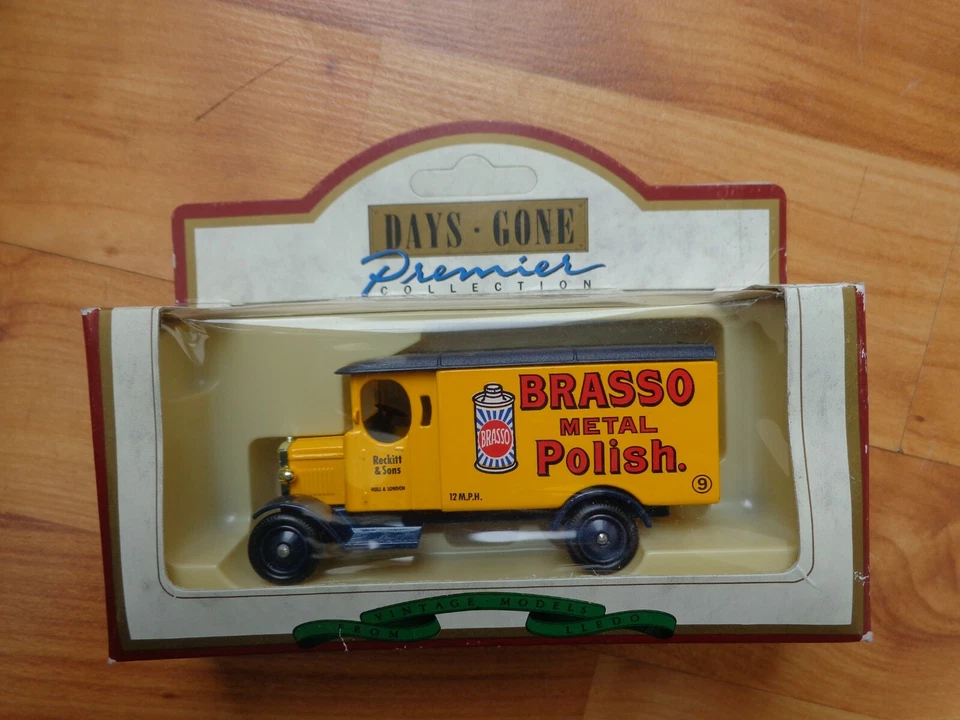 Classic Lledo Days Gone - 1931 Morris Van 'Brasso Metal Polish' Ref DG43020A - Immagine 1 di 1