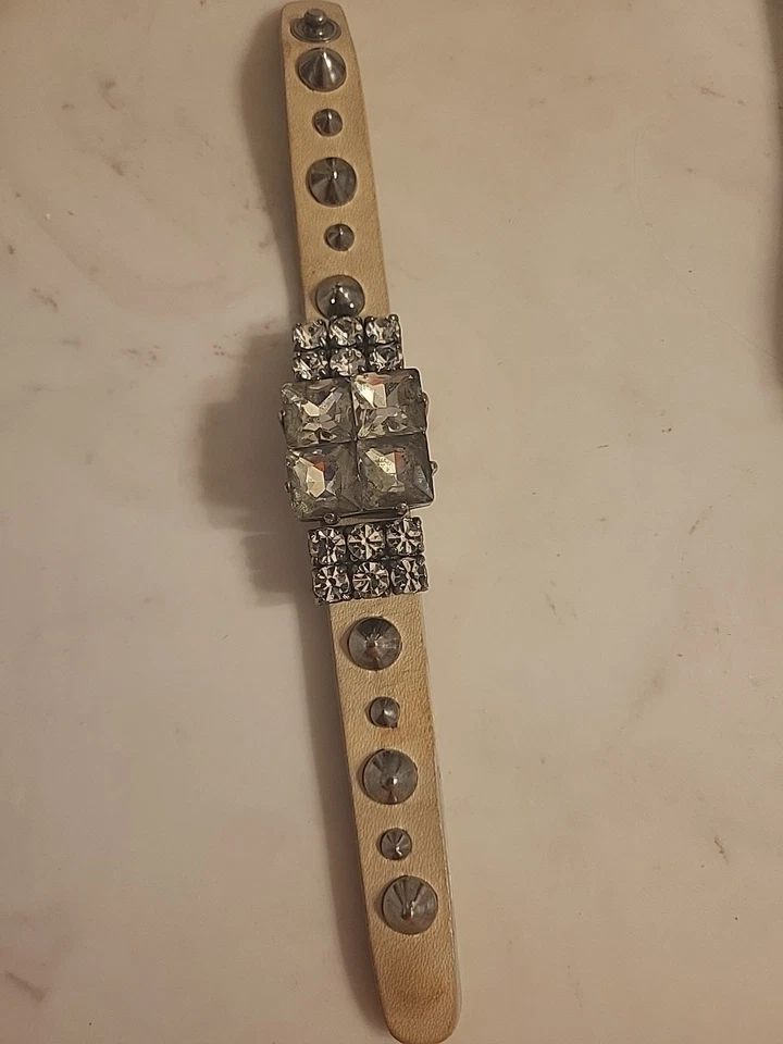 Brazalete de cuero de estaño y vidrio ahumado MIU MIU Foto 1 de 4