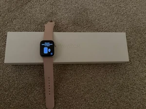 Apple Watch Series 7 41mm Aluminum Sport Band Starlight - Unlocked - Photo 1 sur 9