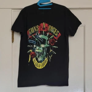 GUNS N ROSES OFFICIAL TOUR SHIRT - Foto 1 di 2