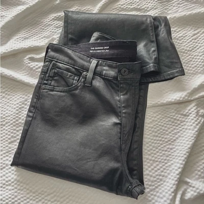 Pantalones AG The Quinne de tiro alto recortados acampanados recubiertos negros Foto 1 de 4