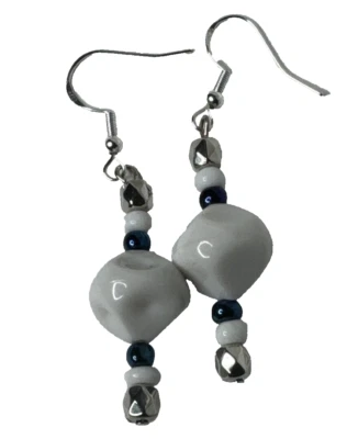 Pendientes colgantes hechos a mano blancos y azules verdes semillas S925 ganchos para orejas Foto 1 de 4