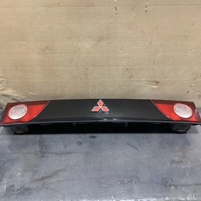 MITSUBISHI 3000GT VR4 SPYDER 1995 1996 FABRICANTE DE EQUIPOS ORIGINALES PIEZA DE LUZ TRASERA CENTRAL ADORNO Foto 1 de 4