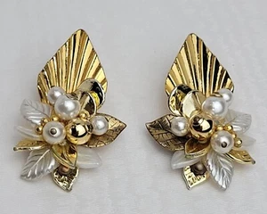 Gold Tone Leaf Flower Cream/White Faux Pearl Cluster Beaded Clip-On Earrings 2" - Picture 1 of 5
