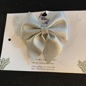 Hair bow In Shiny Silver leather lock for girls handmade In Tampa - Picture 1 of 2