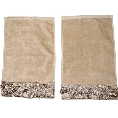 CROSCILL FINGER TIP HAND TOWEL~ROSIE EMBELLISHED~five FLOWERS~VELVETY SOFT READ - Image 1 of 4