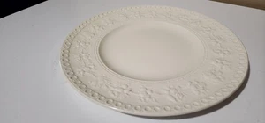 Vintage Wedgwood Wellesley Speiseteller 10,75" geprägter Blumenrand England - Bild 1 von 6