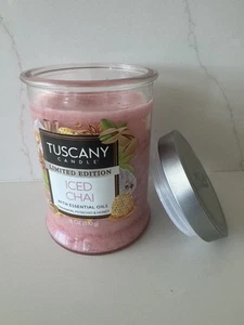 Tuscany 2-wick Candle Iced Chai Limited Edition Essential Oils 18 oz Honey New - Imagen 1 de 4