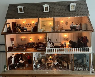 Casa de muñecas antigua hecha a mano con iluminación eléctrica, pieza de coleccionista - Imagen 1 de 4