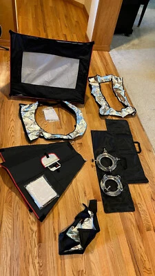Set of 2 - 32 x 24" continuous lighting softbox, 3 speed rings + extras - Image 1 of 4