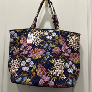 Vera Bradley Essential Grand Tote NWT - Picture 1 of 4