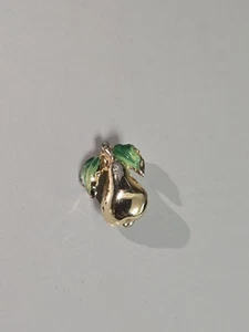 Vintage Pear Fruit Brooch Pin w/ Green Enameled Leaves - Picture 1 of 3