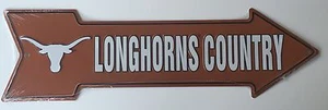  TEXAS EMBOSSED METAL ARROW SIGN 6" X 20"  LONGHORNS COUNTRY HOOK EM UNIVERSITY - Picture 1 of 5