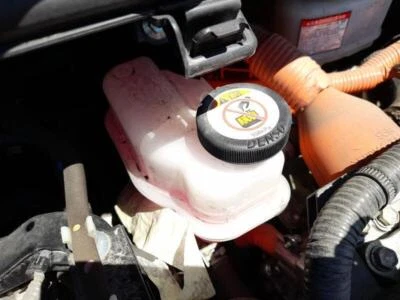 G92A052011 ausdehnungsgefäß für TOYOTA YARIS ( P13 ) 1.5 HYBRID 2010 4986471 Foto 1 de 3