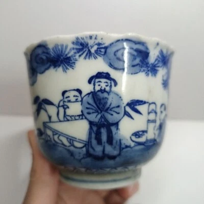 Japanese antique blue - and - white porcelain teacup with dyed figure patterns, - Image 1 of 4