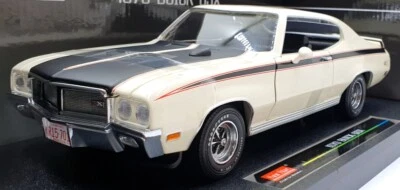 Sun Star AC 1/18 Scale 5701 - 1970 Buick GSX - Apollo White - Image 1 of 4