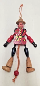 Vintage Holzspielzeug Banff Canada Mountie Zugschnur Puppe Ornament - Bild 1 von 7