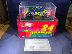 U5-44 JEFF GORDON #24 DUPONT - 1999 CHEVY MONTE CARLO - REVELL - Picture 1 of 3