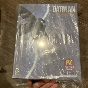 Mezco ONE:12 BATMAN: THE DARK KNIGHT RETURNS PX Previews Exclusive Figure • NEW - Picture 1 of 2