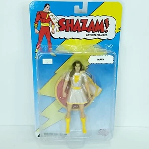 DC Direct Toys - Shazam! White Variant Mary Marvel 6” Figure w Cape - Sealed NEW - Picture 1 of 4