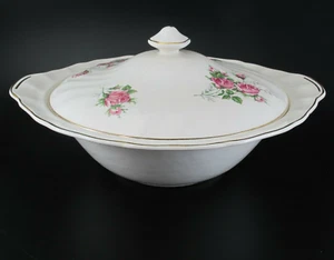 Johnson Brothers Old Chelsea COVERED CASSEROLE Pink Roses Vintage - Picture 1 of 9