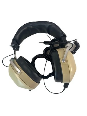 Auriculares estéreo realistas con cable de colección control de volumen - entrada Jack de 1/4" Foto 1 de 4