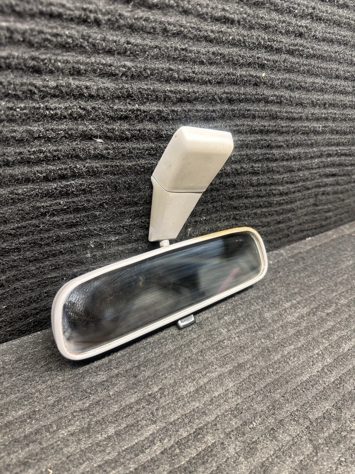 Espejo retrovisor Toyota RAV4 96-2000 OEM con cubierta gris claro y pernos AX Foto 1 de 4