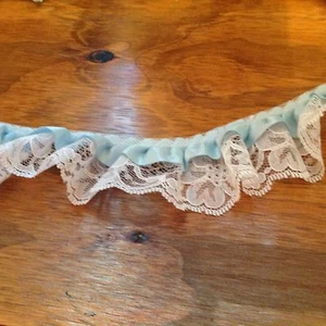 NUEVO ENCAJE CINTA CON VOLANTES DE 2 PULGADAS CINTA AZUL CLARO EN ENCAJE BLANCO - Imagen 1 de 2