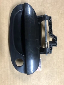 BMW 528i / 530i Exterior Door Handle Front left REPB462108 - Picture 1 of 2