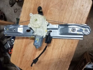 2012-2014 FORD FOCUS SEDAN LEFT DRIVER REAR WINDOW MOTOR USED OEM - Bild 1 von 4