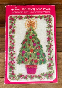 Vintage Hallmark Holiday Lap Pack 20 Sheets 10 Envelopes Christmas Holly - Picture 1 of 8