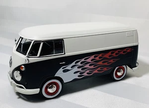 MotorMax 1:24 Volkswagen Type 2 (T1) Delivery Van Model White/Matte Black - Picture 1 of 9