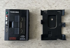 Walkman casete estéreo Toshiba KT-RS1 vintage con clip para cinturón no funciona - Imagen 1 de 4