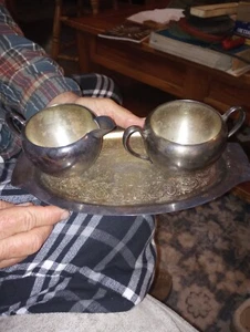 Vassoio da portata e tazze in argento nazionale su rame - Foto 1 di 4