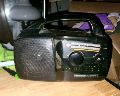 Freeplay SOLAR - Self Powered AM/FM Radio Crank Clear See Through #96-6472 - Image 1 of 4