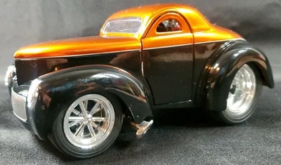 1941 WILLYS COUPE 1:24 FUNLINE MUSCLE MACHINES 2 Tone Black Orange Rare Color ** - Image 1 of 4