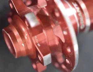 GIANT Front Hub QR 15mm-Thru-Axle 100mm 32H Disc-6-Bolt Red Hi-Flange - Picture 1 of 1