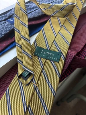Corbata Ralph Lauren para hombre de seda acabada a mano amarilla con rayas azules y blancas Foto 1 de 4