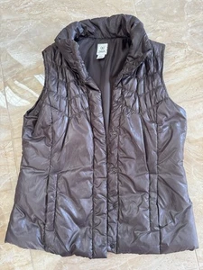 IZOD Women’s Size M Puffer Vest Taupe Color Insulated Outerwear  - Picture 1 of 7