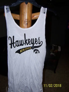 Camicia nuova senza etichette IOWA HAWKEYES by GEN 2 Jrs Medium 7/9 maglia schiena rose sexy - Foto 1 di 2