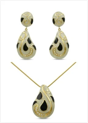 Juego de pendientes y collar esmaltado Foto 1 de 4