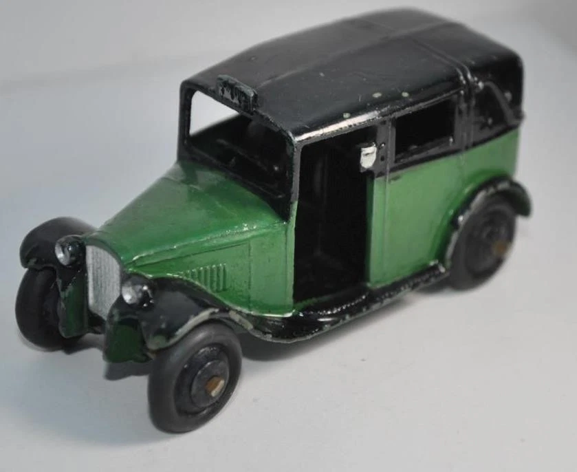 DINKY TOYS (UK) - AUSTIN LL TAXI CAB #36 - GREEN / BLACK - OPEN WINDOW - NICE - Image 1 of 1