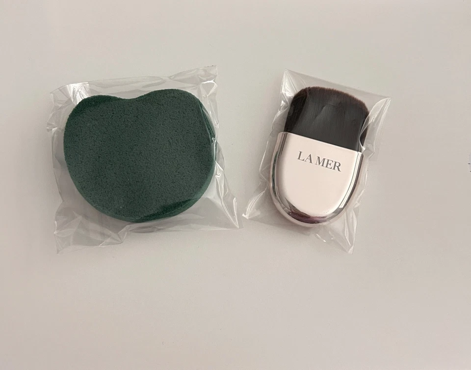 Mini brocha de maquillaje y esponja La Mer [Nuevo] Foto 1 de 1